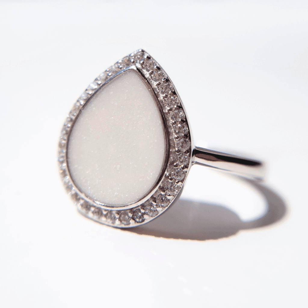 Druppel-moedermelk-ring-met-zirkonia-Aurelie-zilver-moedermelk-sieraad