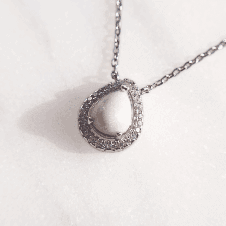 moedermelk-sieraad-zilver-ketting-druppelvorm-zirkonia-lunea